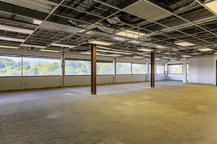 More Photos Of 1616 W Market St, Johnson City Medical For Lease