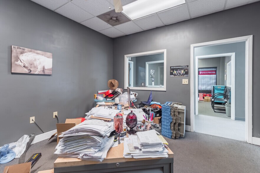 More Photos Of 111 N 12th St, West Columbia General Retail For Sale