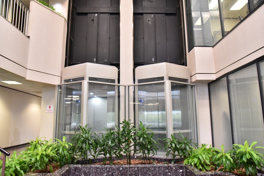 More Photos Of 1505 S Hwy 6, Houston Office For Lease