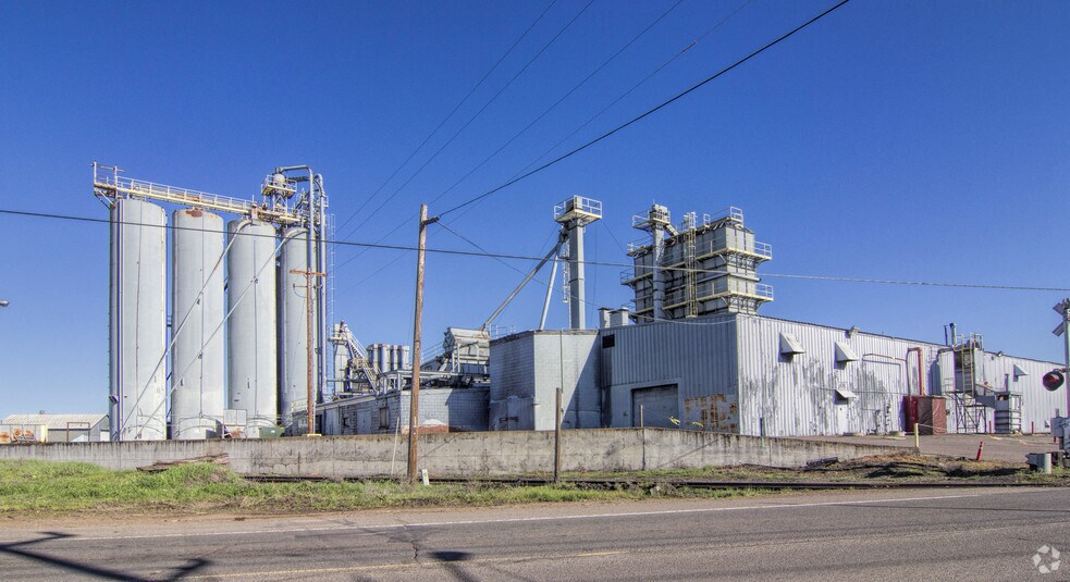 More Photos Of 7930 Agate Rd, White City Warehouse For Lease