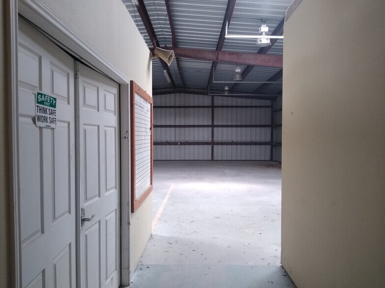 More Photos Of 1959 Saratoga Blvd, Corpus Christi Warehouse For Sale