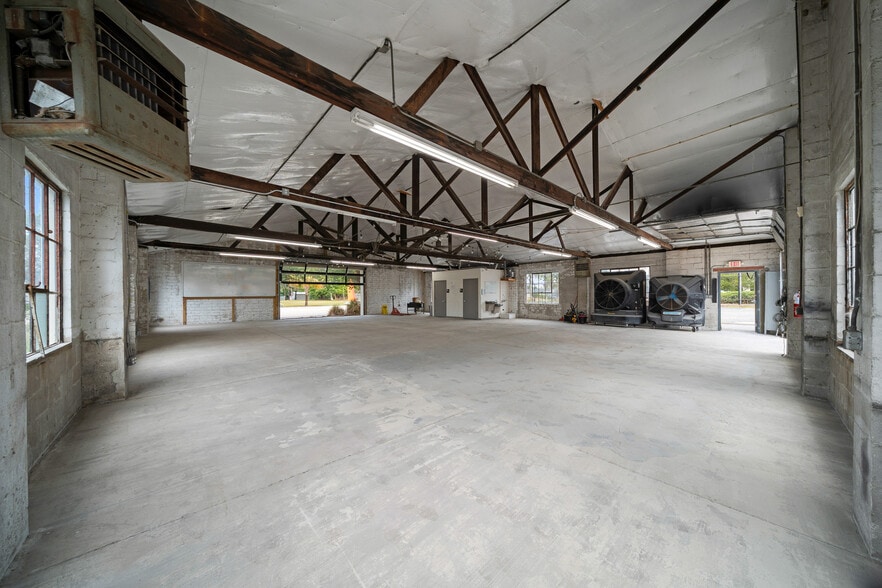 More Photos Of 98 NE 9th St, Ocala Unknown For Lease