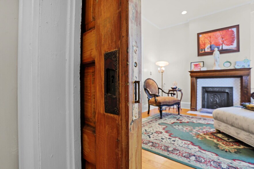 More Photos Of 504 W 5th St, Washington Hospitality For Sale