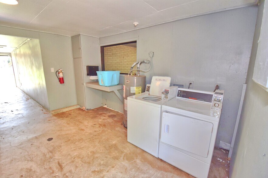 More Photos Of 402 S Tyler St, Beeville Apartments For Sale