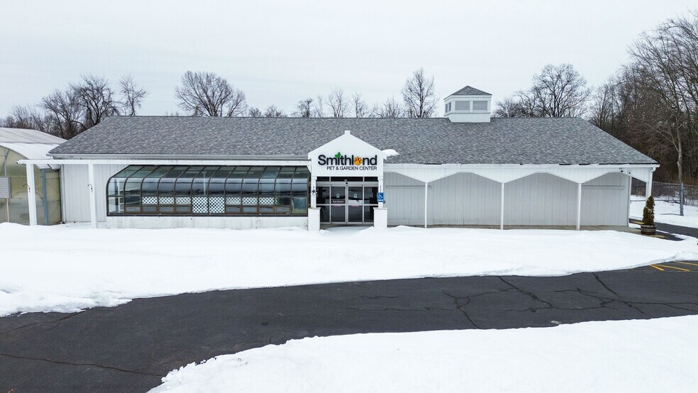 More Photos Of 147 Meriden Rd, Middlefield Garden Center For Lease