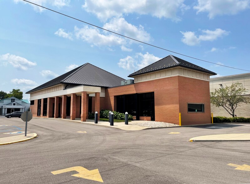 More Photos Of 2700 W Jackson St, Muncie Bank For Sale