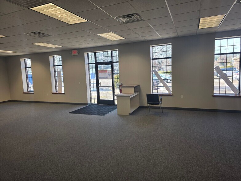 More Photos Of 672 N Milford Rd, Highland Township Research And Development For Lease