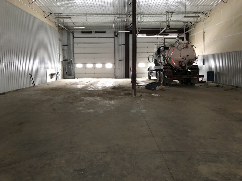 More Photos Of 14468 Commerce Park Blvd, Williston Warehouse For Sale