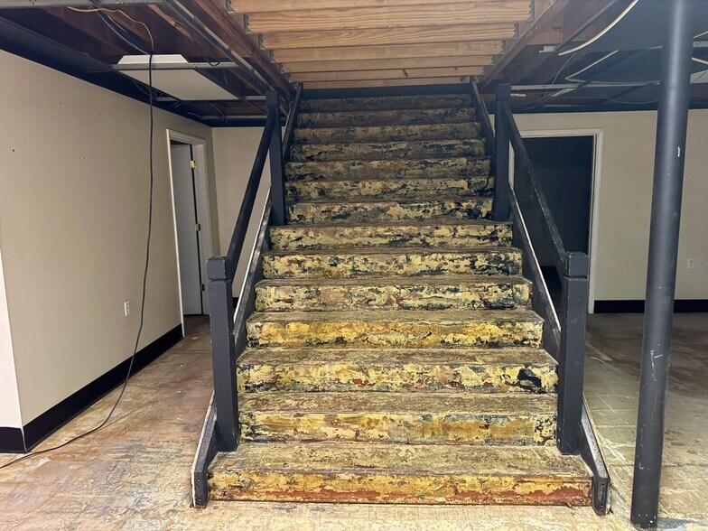 More Photos Of 2140 Lawndale Dr, Greensboro Storefront For Lease