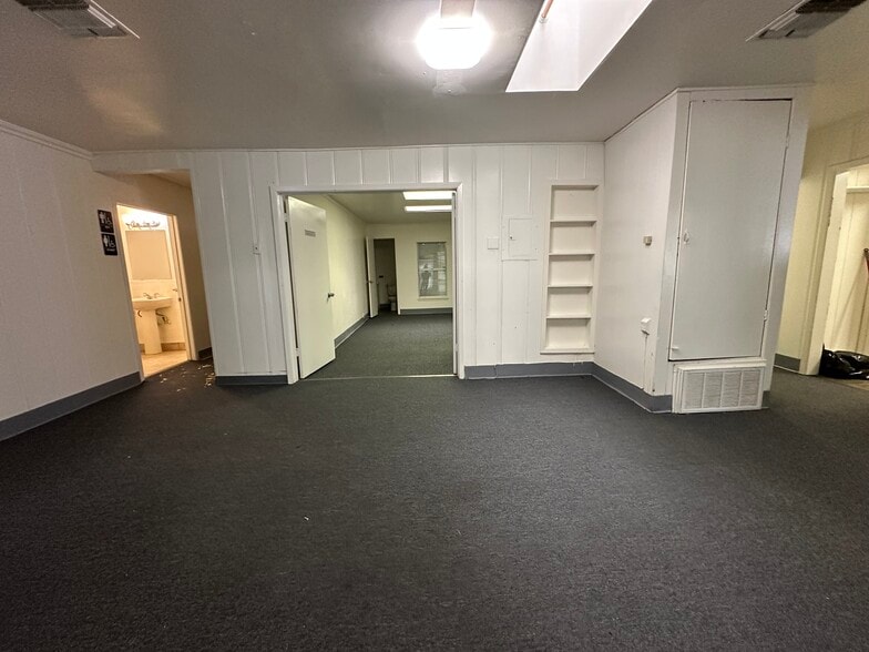 More Photos Of 6628 Crestway Dr, San Antonio Flex For Sale