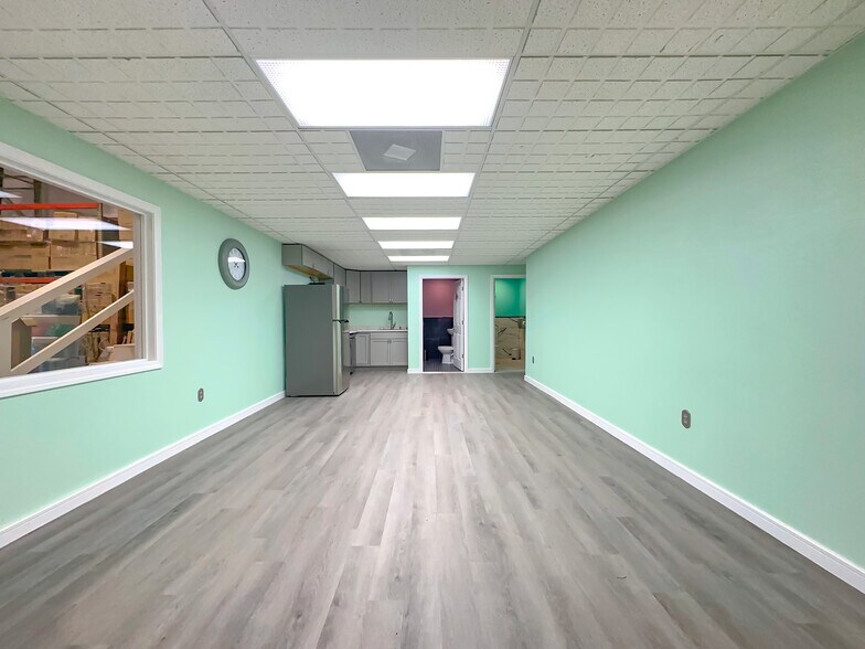 More Photos Of 532 International Pl, Rockledge Warehouse For Lease