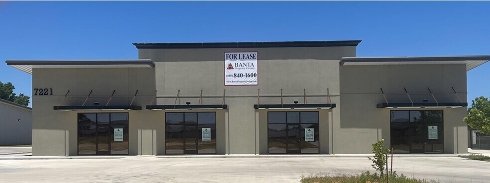 More Photos Of 7221 NW 23rd St, Bethany Showroom For Lease