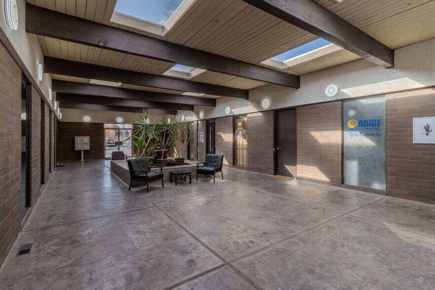 More Photos Of 1177 Jadwin Ave, Richland Office For Sale