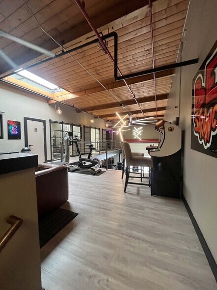 More Photos Of 4125 Market St, Ventura Light Manufacturing For Sale