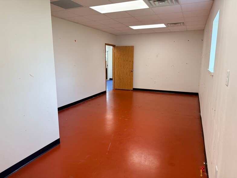 More Photos Of 1001 Arboretum Dr, Waunakee Flex For Lease