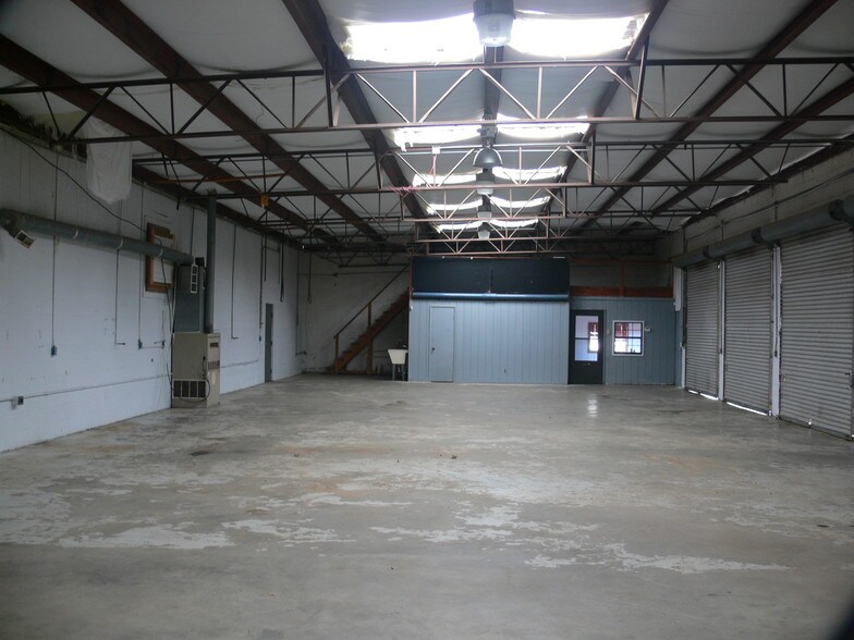 More Photos Of 3208 Hwy 21 S, Oxford Warehouse For Lease