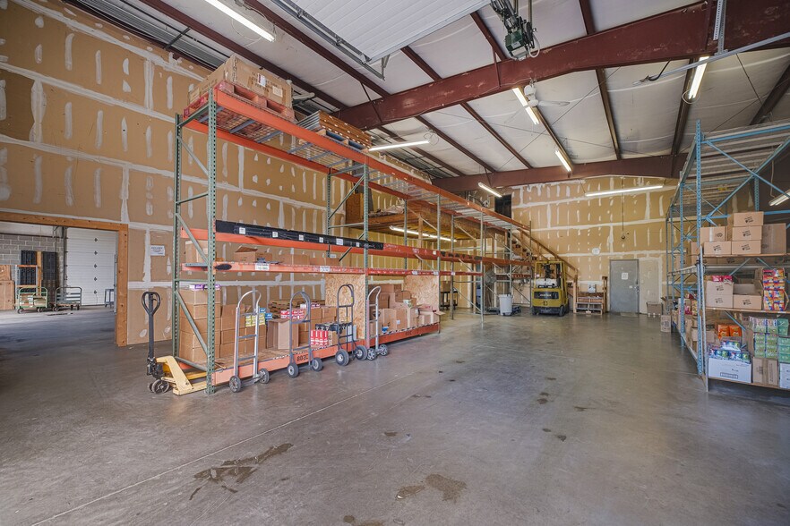 More Photos Of 5237 Commerce Cir, Indianapolis Warehouse For Sale