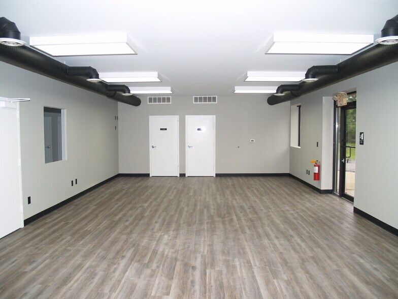 More Photos Of 727 E Turkeyfoot Lake, Akron Light Distribution For Lease