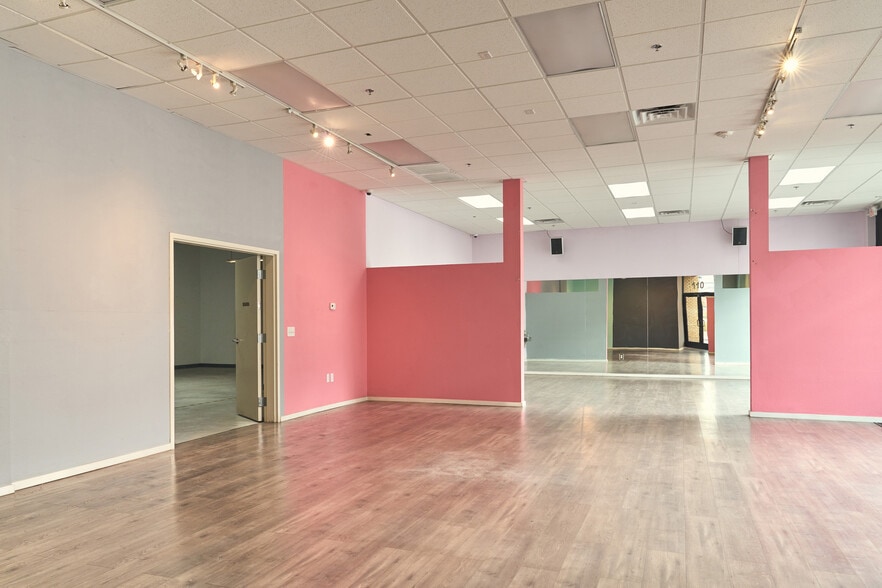 More Photos Of 1027 S Main St, Las Vegas Office For Lease