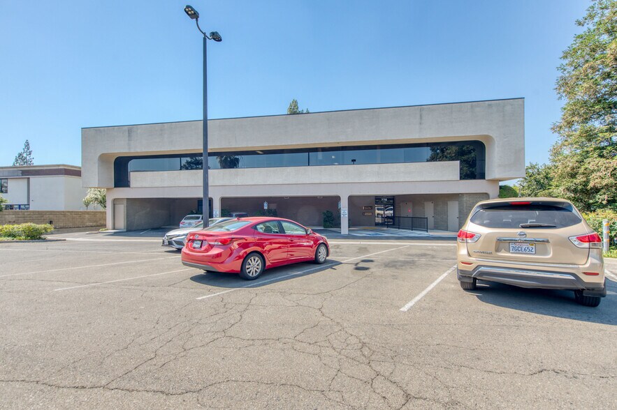 More Photos Of 776 E Shaw Ave, Fresno Office For Lease
