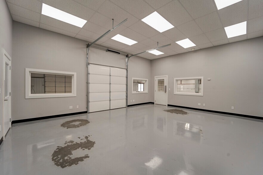 More Photos Of 2594 E Heritage Pkwy, Farmington Warehouse For Lease