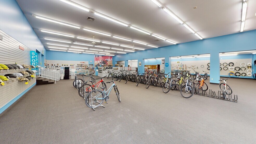 More Photos Of 964 N State St, Girard Freestanding For Sale