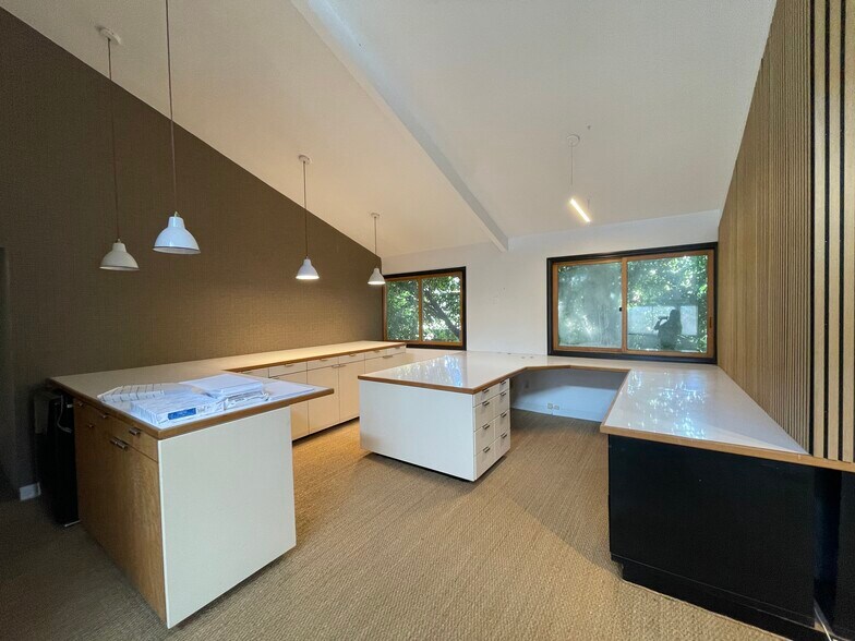 More Photos Of 2482 Newport Blvd, Costa Mesa Loft Creative Space For Lease