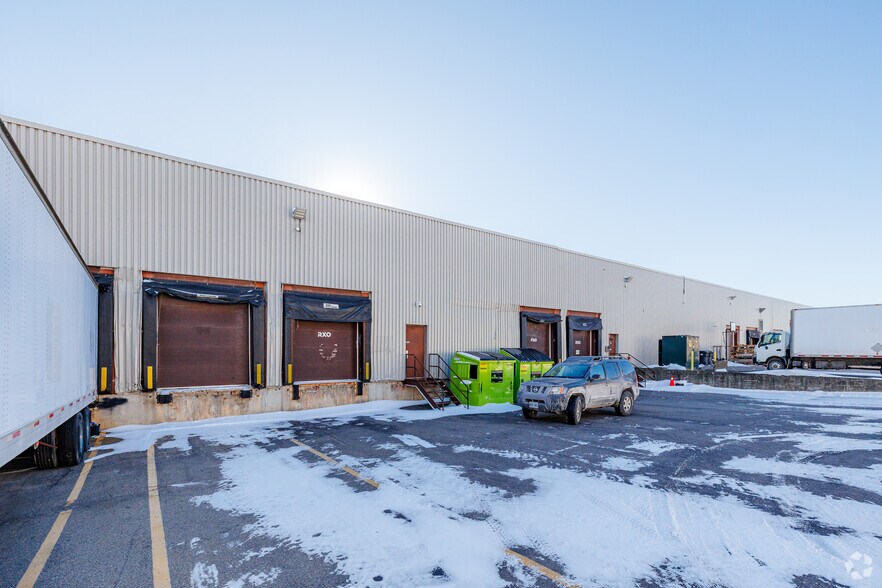 More Photos Of 935-965 Rue Reverchon, Montréal Distribution For Lease