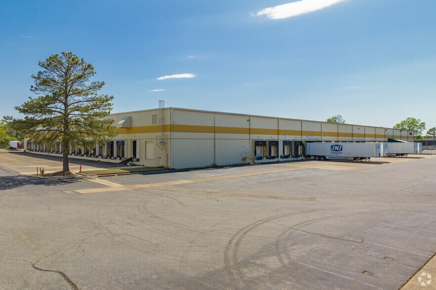 More Photos Of 3630 Raines Rd E, Memphis Distribution For Lease