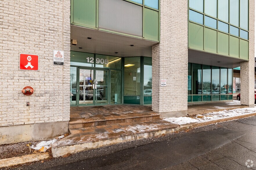 More Photos Of 12905 Rue Sherbrooke E, Montréal Medical For Lease