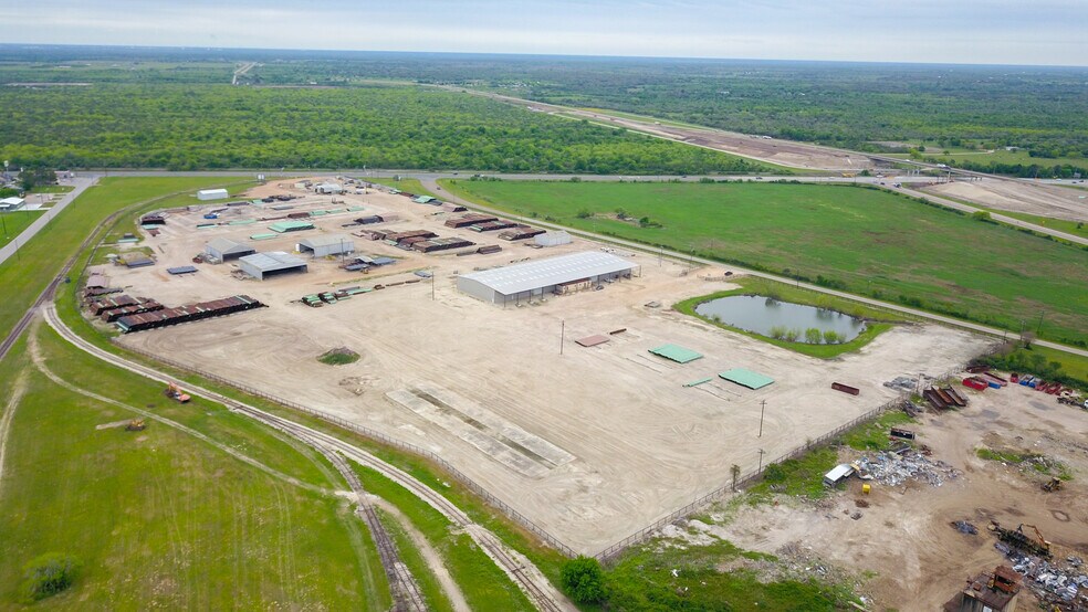 More Photos Of 236 Industrial Park Dr, Victoria Warehouse For Lease