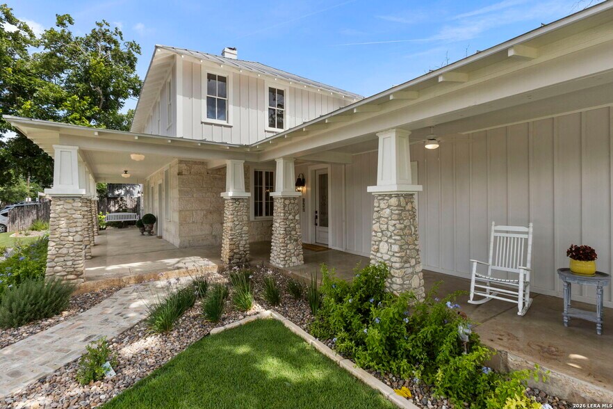 More Photos Of 824 High St, Comfort Flex For Sale