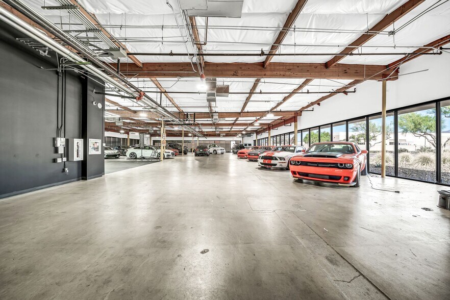 More Photos Of 14505 N Hayden Rd, Scottsdale Light Distribution For Lease