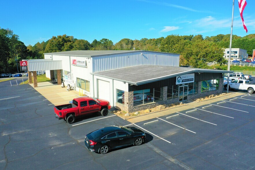 More Photos Of 6080 Lanier Islands Pky, Buford Service For Sale