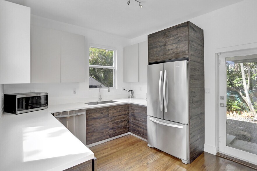 More Photos Of 430 Ne 121st St, Biscayne Park Movie Radio TVStudio For Sale