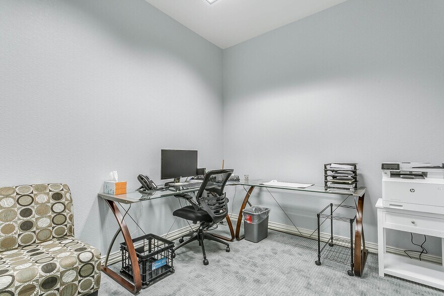 More Photos Of 7633 Bellaire Dr S, Fort Worth Medical For Sale