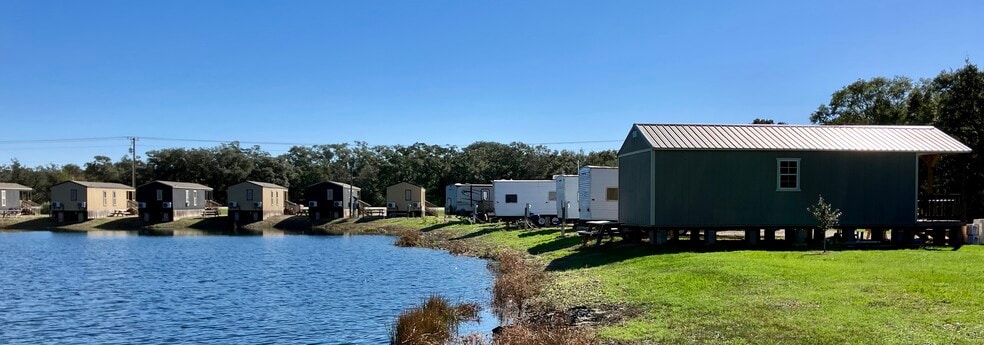 Primary Photo Of 9497 State Highway 35 N, Van Vleck Manufactured Housing Mobile Home Park For Sale