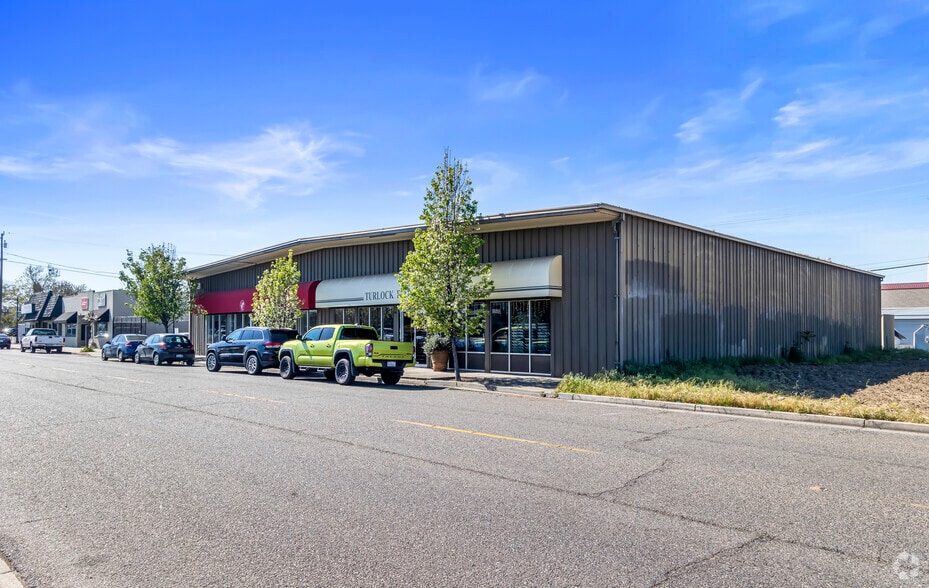 More Photos Of 226 N 1st St, Turlock Freestanding For Sale