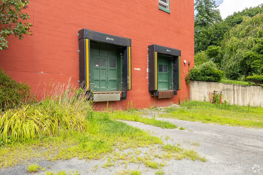 More Photos Of 1 Main St, Shirley Light Distribution For Lease
