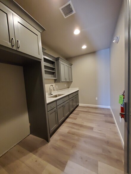 More Photos Of 2259 N 9th St, Broken Arrow Office For Lease