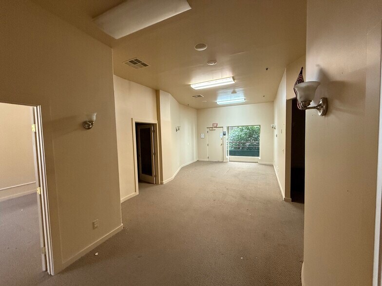 More Photos Of 1420 W Kettleman Ln, Lodi Unknown For Lease
