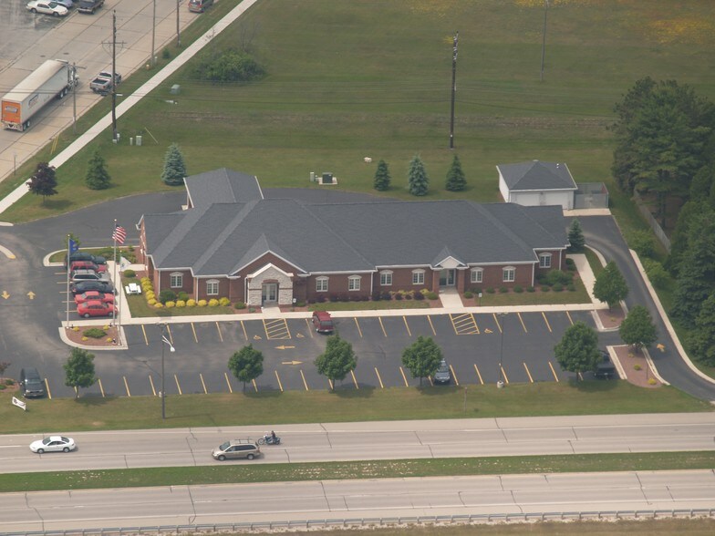 More Photos Of 2848 Memorial Dr, Two Rivers Medical For Lease