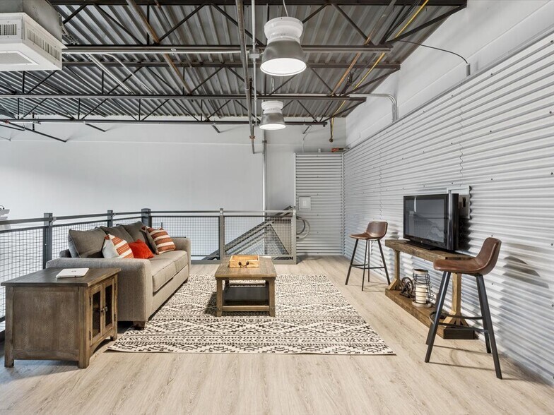 More Photos Of 6701 Dominion Garages Ave, Woodford Specialty For Sale