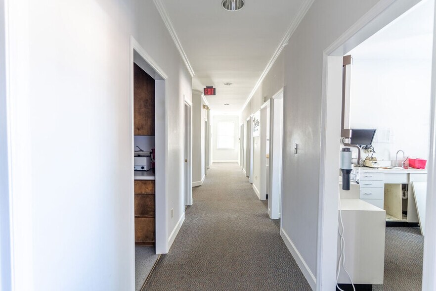 More Photos Of 607 Bluebird Blvd, Fort Valley Office For Sale