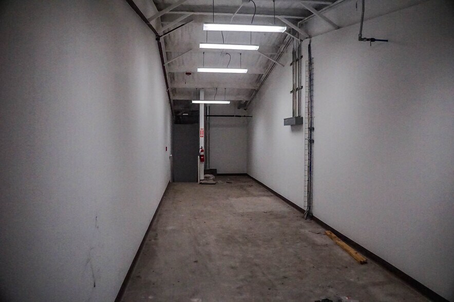 More Photos Of 3015 Fort Worth Hwy, Hudson Oaks Auto Dealership For Lease