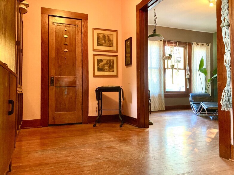 More Photos Of 215 N Comanche St, San Marcos Storefront Retail Office For Sale