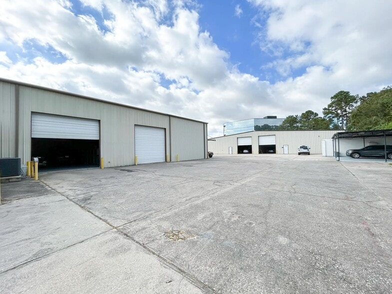 More Photos Of 14037 Stuebner Airline Rd, Houston Showroom For Sale