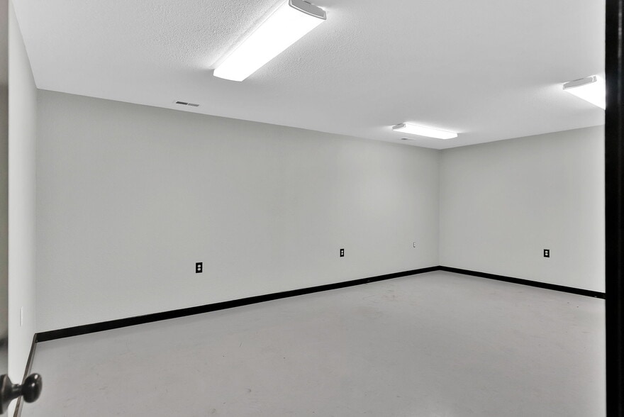 More Photos Of 11445 N Reed Rd, Hayden Warehouse For Sale