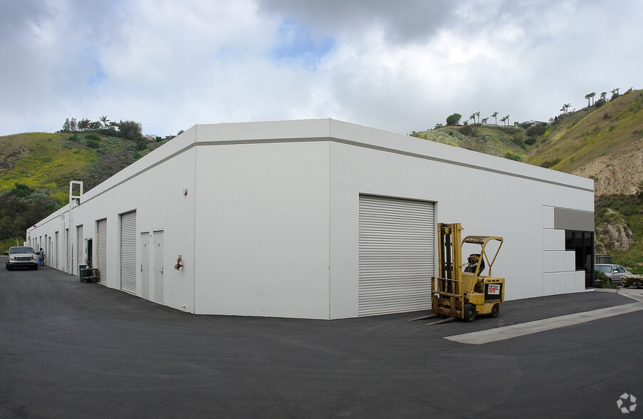 More Photos Of 22345 La Palma Ave, Yorba Linda Light Distribution For Lease