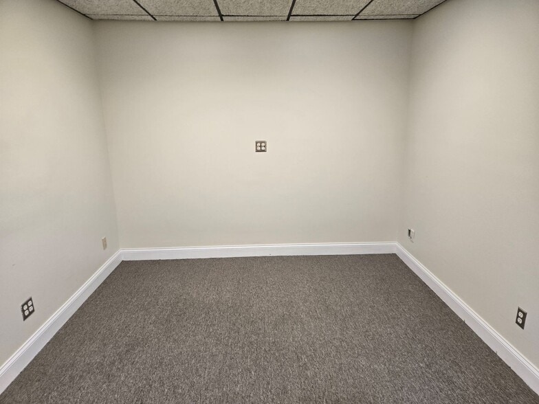 More Photos Of 1207 N Himes Ave, Tampa Office For Lease